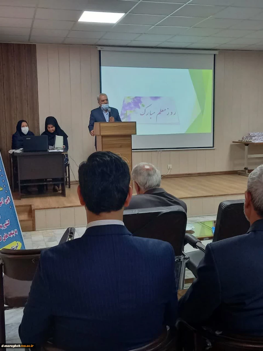 برگزاری مراسم بزرگداشت مقام معلم و روز مراغه در آموزشکده فنی و حرفه ای دختران مراغه 4