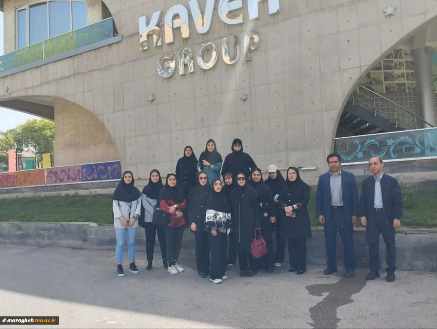 بازدید دانشجویان رشته تربیت کودک از کارخانه شیشه سازی 2