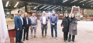 بازدید دانشجویان رشته تربیت کودک از کارخانه شیشه سازی 3