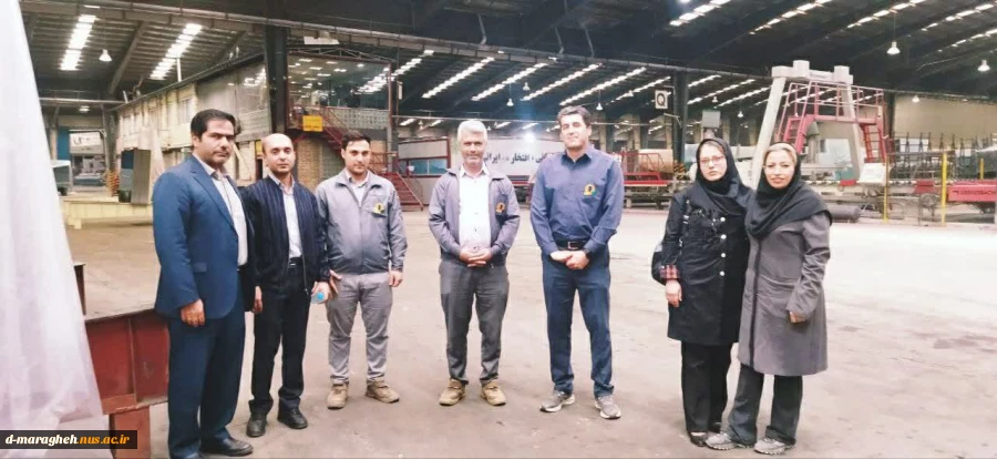 بازدید دانشجویان رشته تربیت کودک از کارخانه شیشه سازی 3
