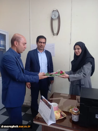 تجلیل از همکاران آموزشکده دختران مراغه بمناسبت روز کارمند